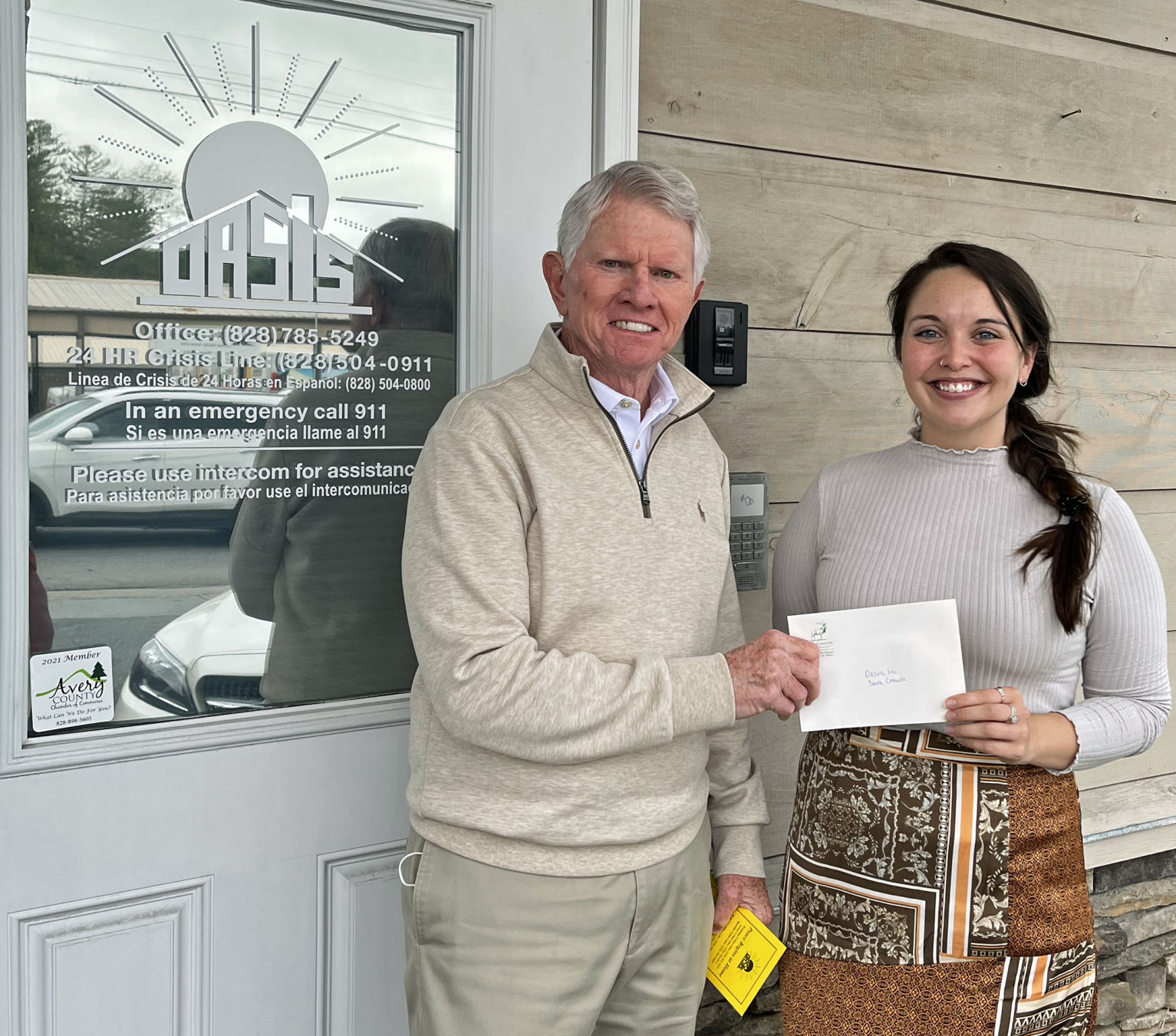 HCCF presents grant to OASIS, Inc.